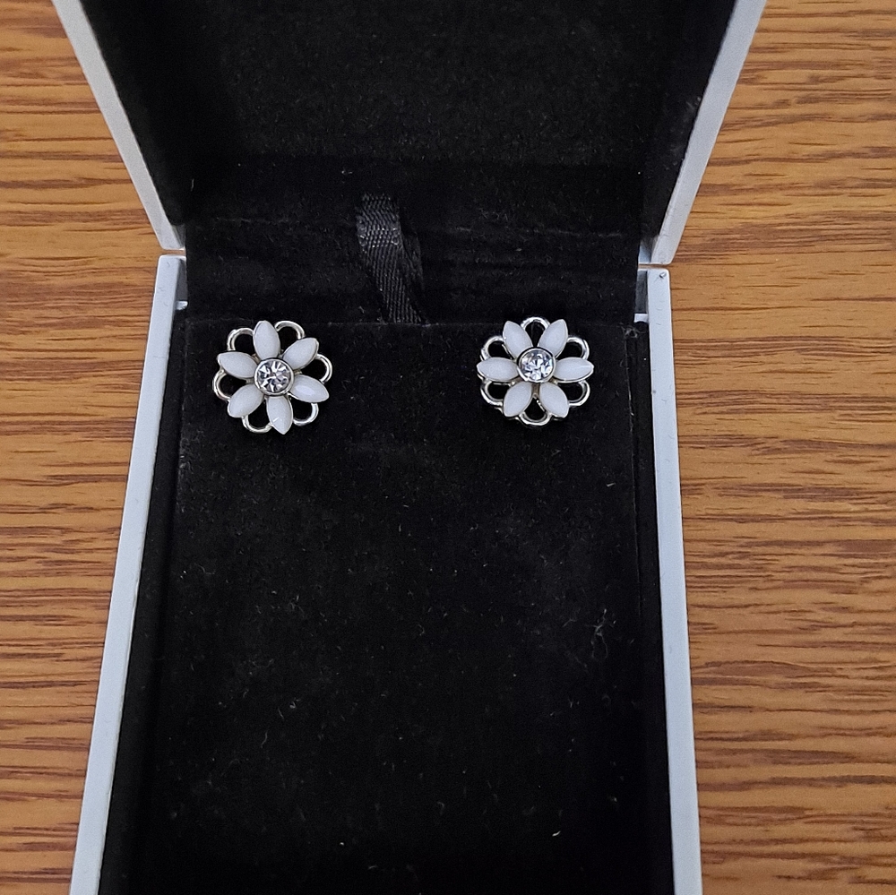 White House Black Market White Acrylic Flower Stud Earrings